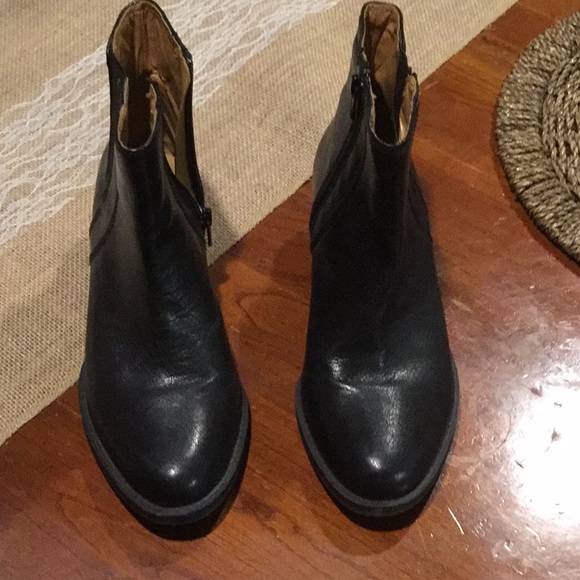Nine West black booties - Picture 2 of 3